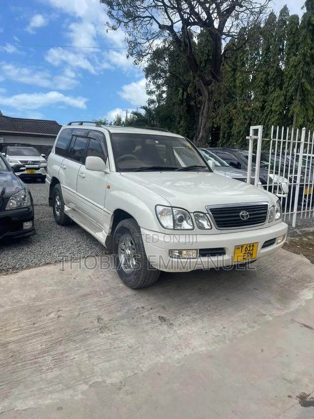 Toyota Land Cruiser 2002 White