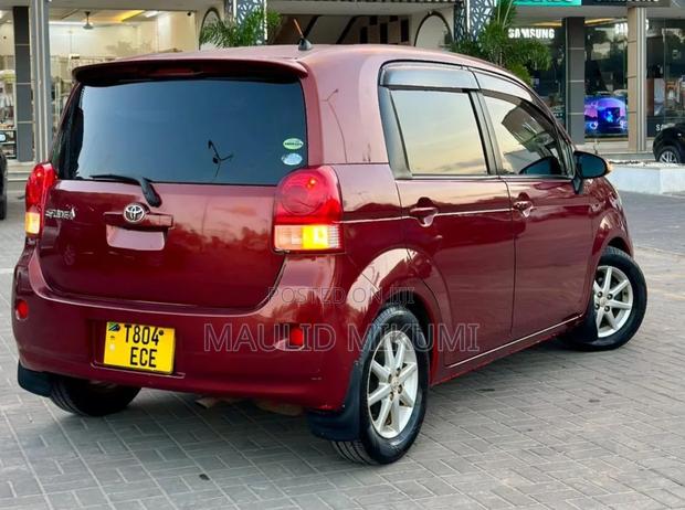 Toyota Spade 2012 Maroon