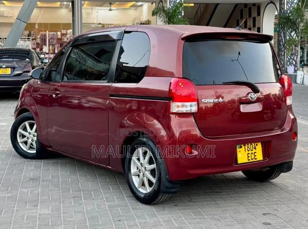 Toyota Spade 2012 Maroon