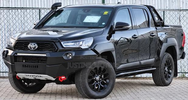 Toyota Hilux 2022 Black