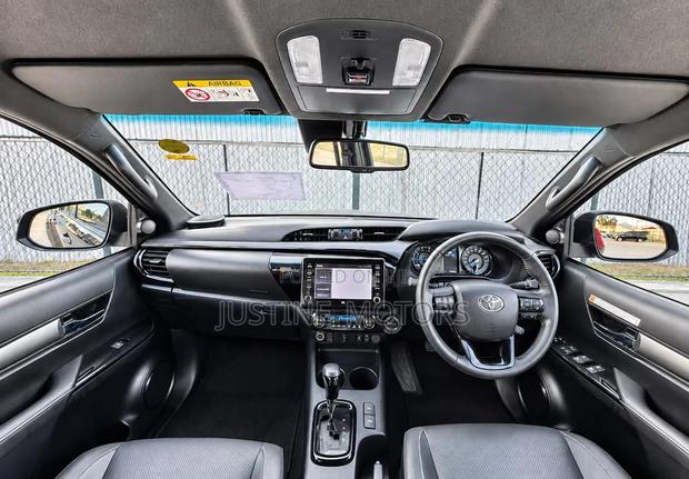 Toyota Hilux 2022 Black