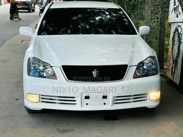 Toyota Crown Royale 2005 White