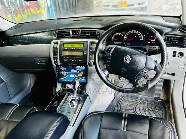 Toyota Crown Royale 2005 White