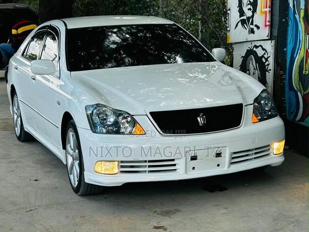 Toyota Crown Royale 2005 White