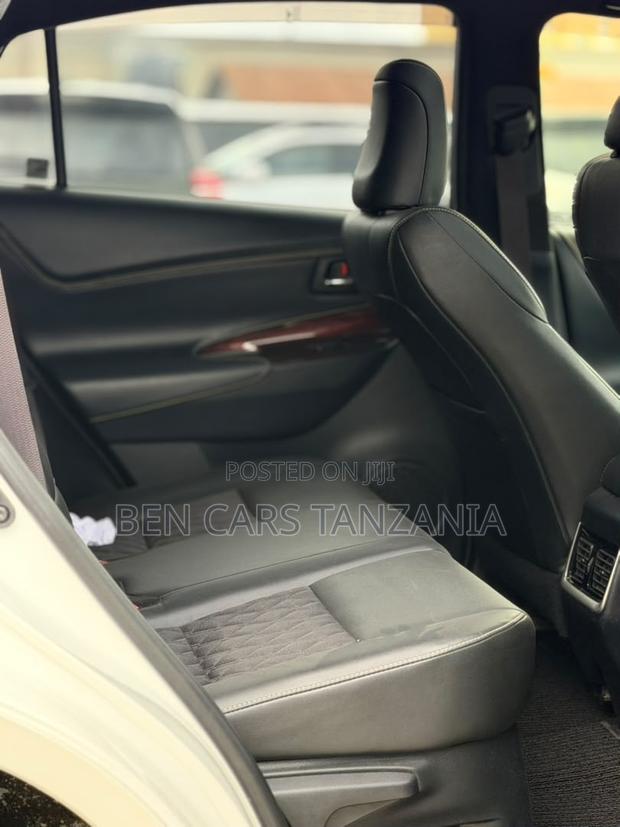 Toyota Harrier 2.0 2016 White