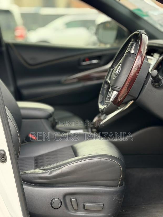 Toyota Harrier 2.0 2016 White