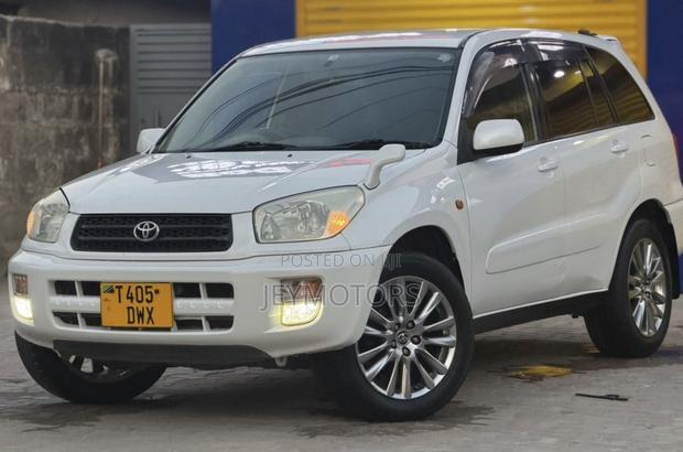 Toyota RAV4 2001 White