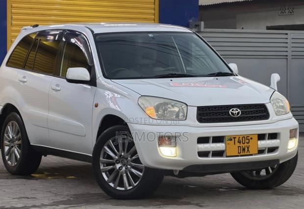 Toyota RAV4 2001 White