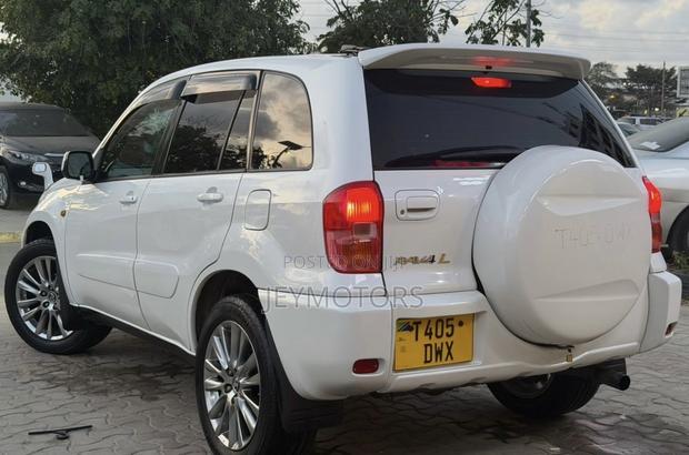 Toyota RAV4 2001 White
