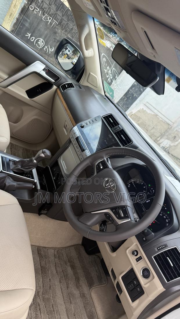 Toyota Land Cruiser Prado 2023 White