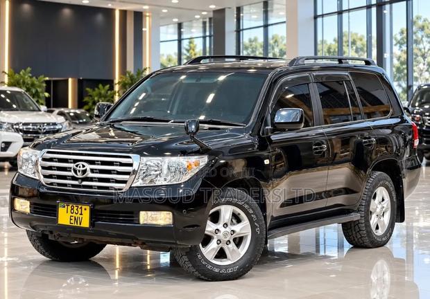 Toyota Land Cruiser 4.6 V8 ZX 2017 Black