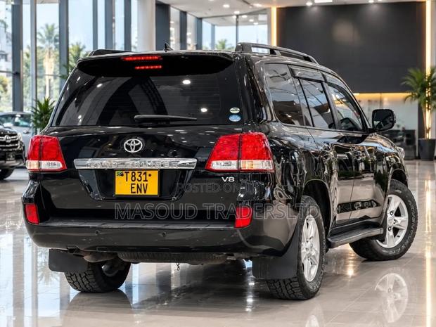 Toyota Land Cruiser 4.6 V8 ZX 2017 Black
