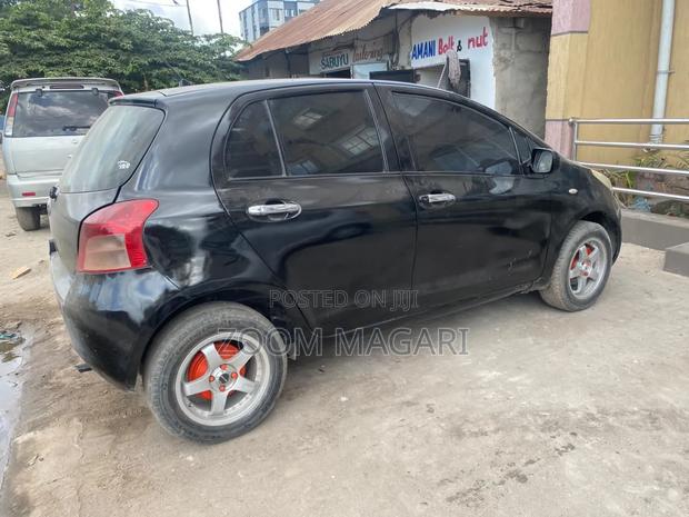 Toyota Vitz 2005 Black