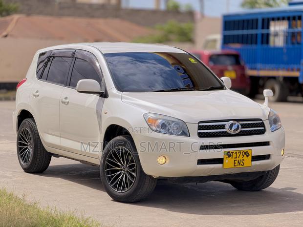 Toyota RAV4 2007 White