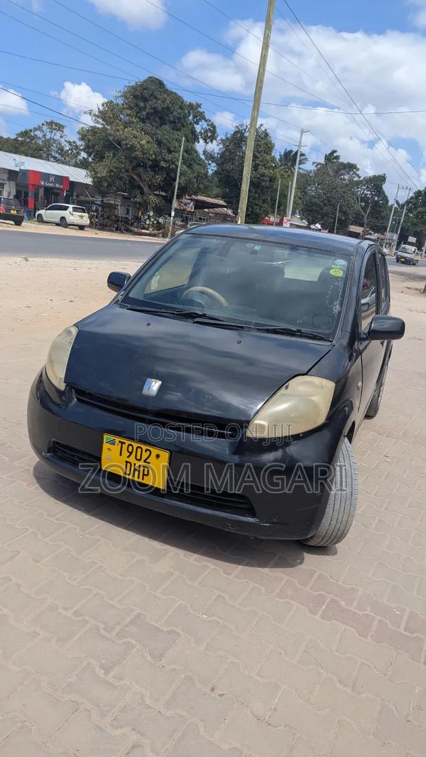 Toyota Passo 2004 Black