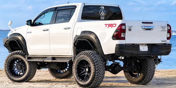 Toyota Hilux 2019 White