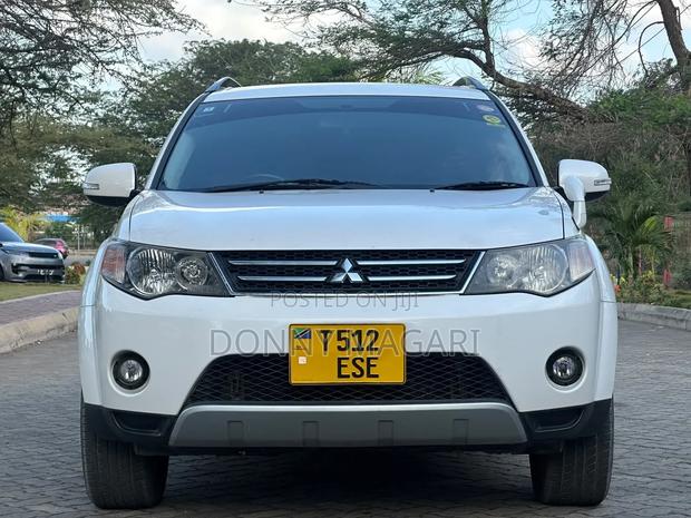 Mitsubishi Outlander 2011 White