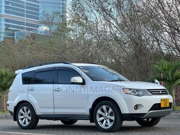 Mitsubishi Outlander 2011 White