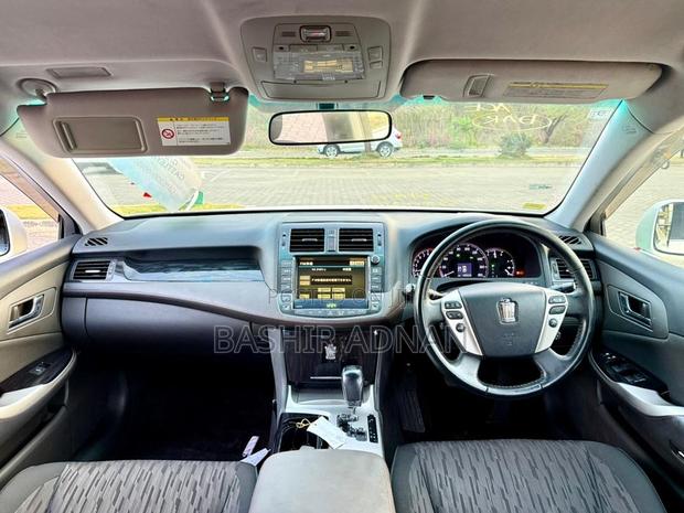 Toyota Crown 2011 White