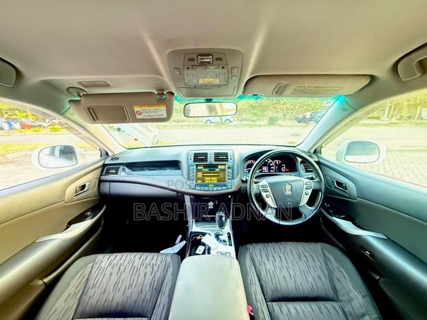 Toyota Crown 2011 White
