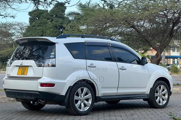 Mitsubishi Outlander 2011 White