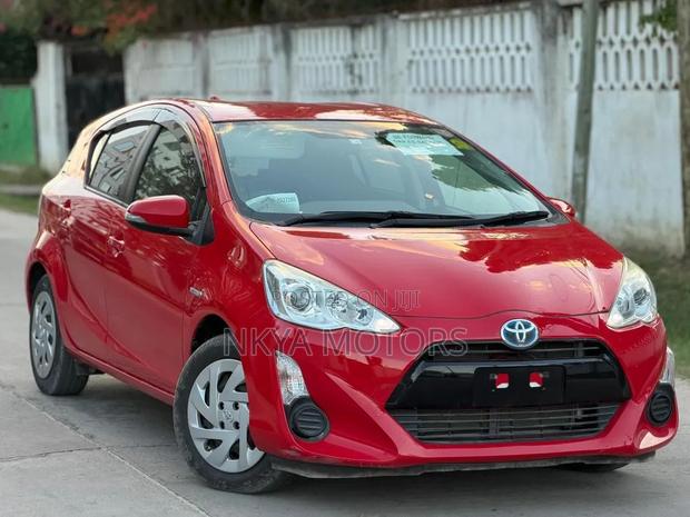 Toyota Aqua 2017 Red