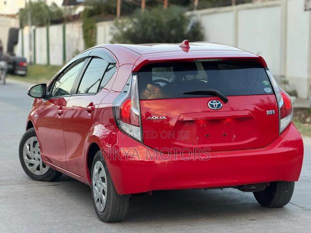 Toyota Aqua 2017 Red