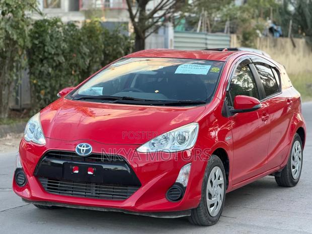 Toyota Aqua 2017 Red