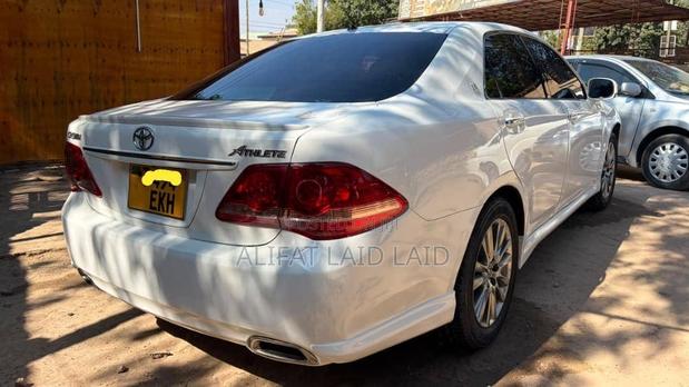 Toyota Crown 2009 White