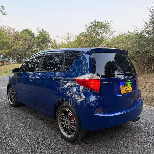 Toyota Ractis 2012 Blue