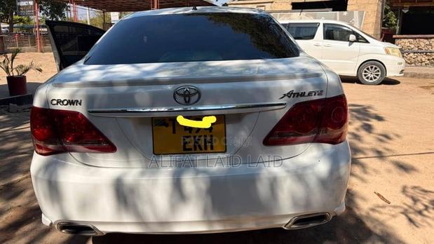 Toyota Crown 2009 White