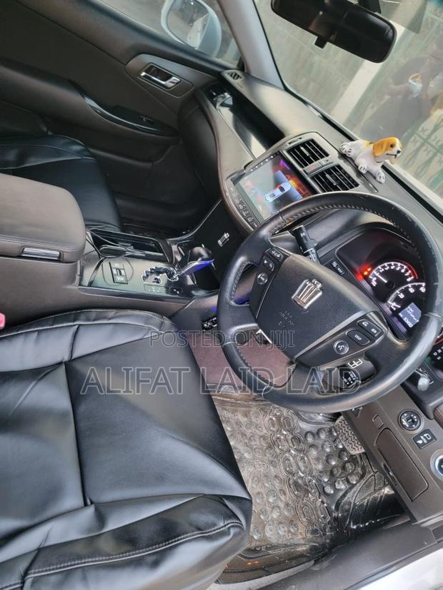 Toyota Crown 2009 White