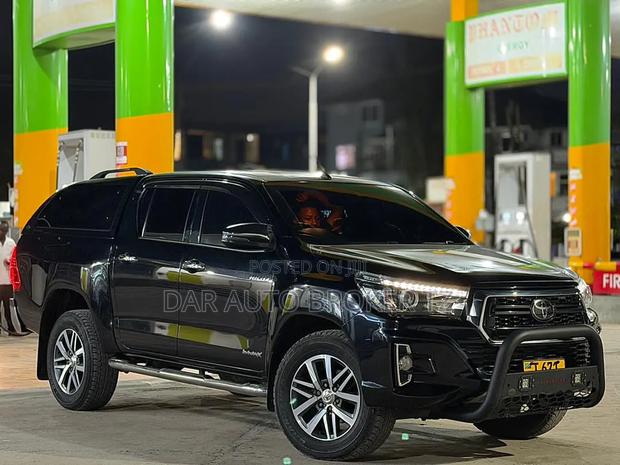 Toyota Hilux 2019 Black