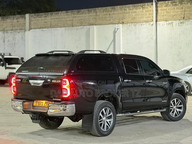 Toyota Hilux 2019 Black