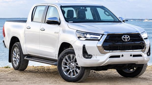 New Toyota Hilux 2025 Off white