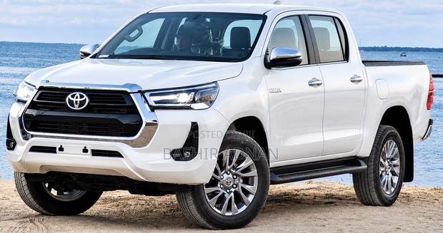 New Toyota Hilux 2025 Off white