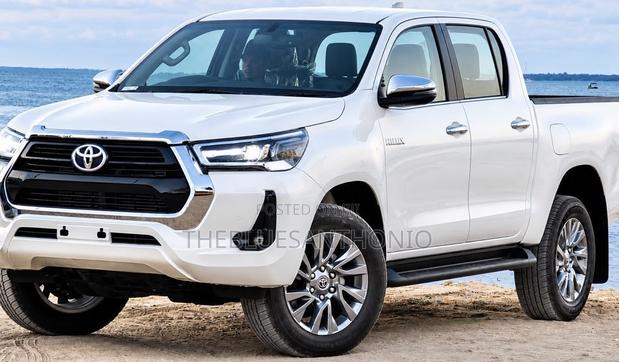 New Toyota Hilux 2025 Pearl