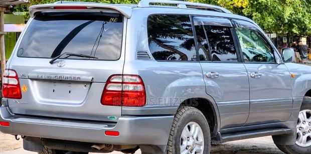 Toyota Land Cruiser 2005 Silver