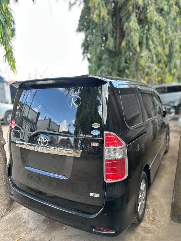 Toyota Noah 2009 Black
