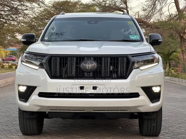 Toyota Land Cruiser Prado 2023 White