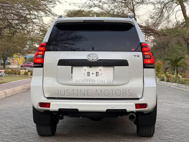 Toyota Land Cruiser Prado 2023 White