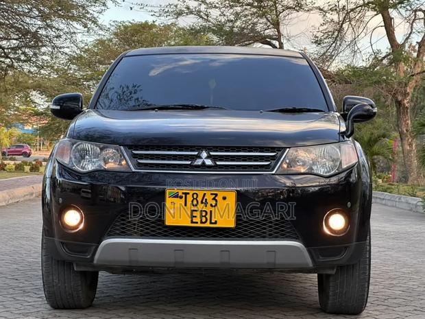 Mitsubishi Outlander 2011 Black