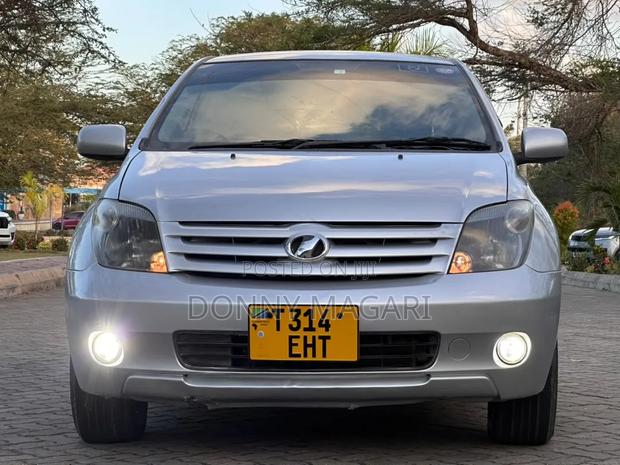 Toyota IST 2006 Silver