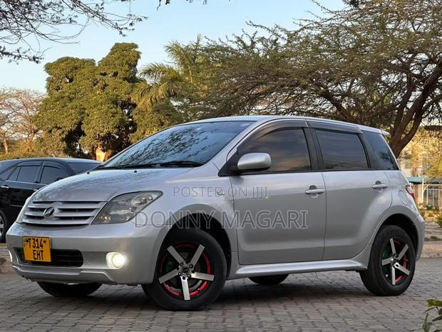 Toyota IST 2006 Silver