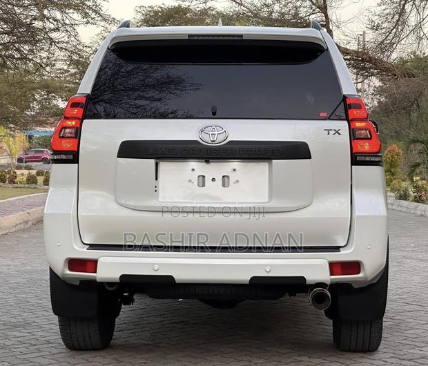 Toyota Land Cruiser Prado 2.7 2023 Off white