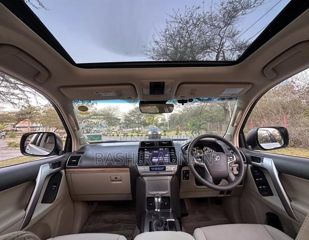 Toyota Land Cruiser Prado 2.7 2023 Off white