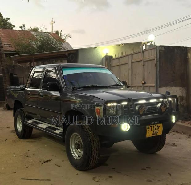 Toyota Hilux 1997 Gray