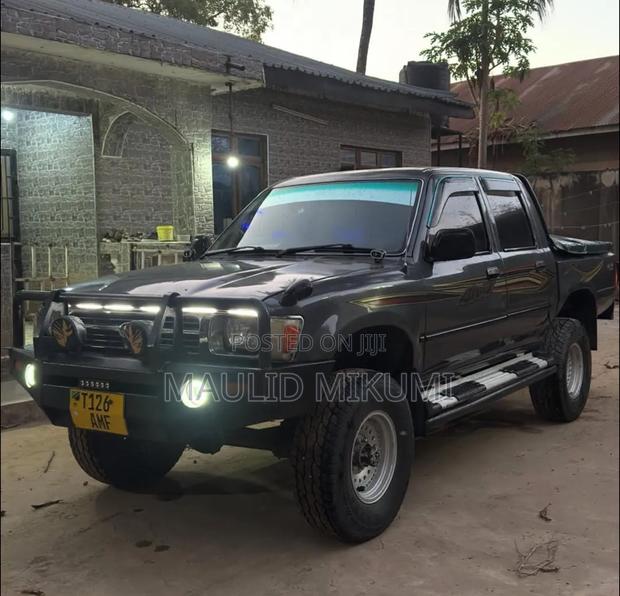 Toyota Hilux 1997 Gray