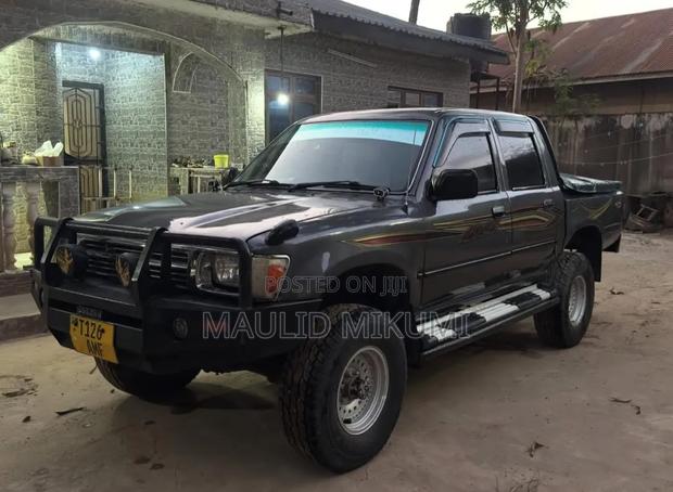 Toyota Hilux 1997 Gray