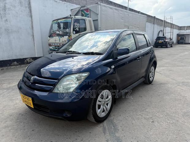 Toyota IST 2004 Blue